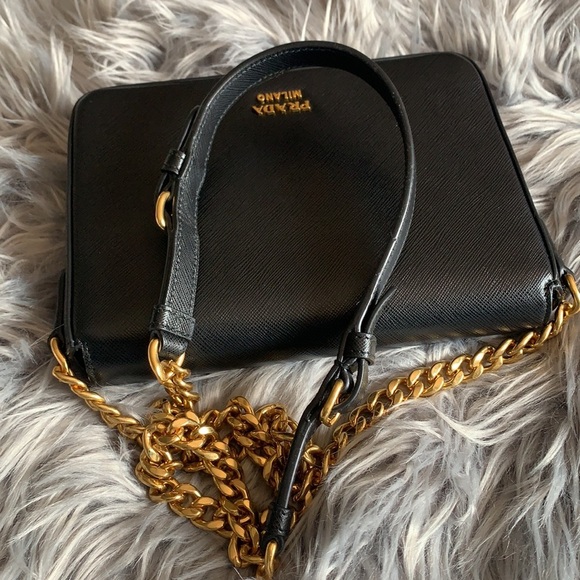 Authentic Prada
Flap Chain Small Black Saffiano Leather Shoulder Bag - Picture 8 of 16